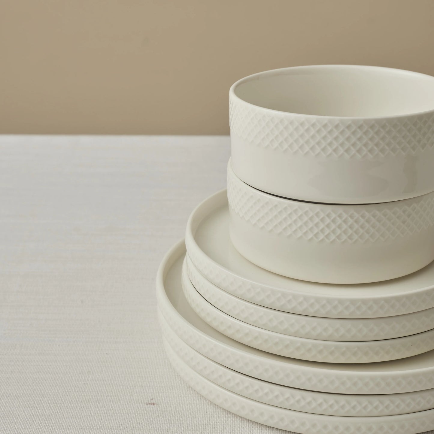 Karaca Salvare Diamond 18-teiliges Bone China-Geschirrset für 6 Personen, weiß