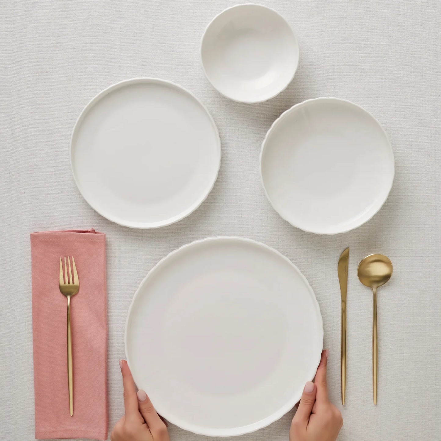 Karaca Stream Bone China Pumpkin 24-teiliges Tafelservice für 6 Personen, Weiß