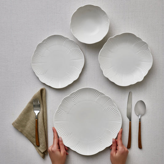 Karaca Bloom 24-teiliges Bone China Tafelservice für 6 Personen, Weiß